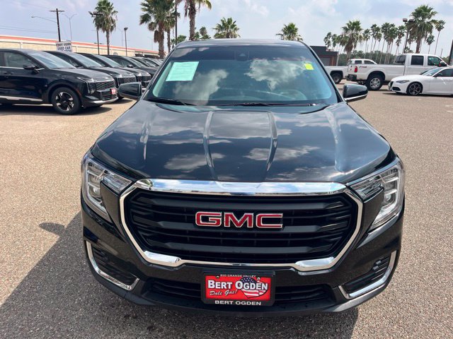 Used 2024 GMC Terrain SLE w/ LPO, Floor Liner Package FWD image 2