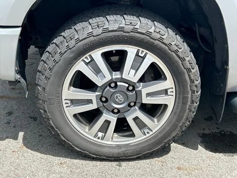 Used 2019 Toyota Tundra Platinum AWD/4WD image 18