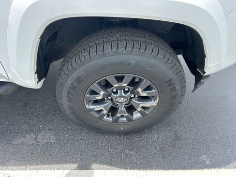 Used 2023 Toyota Tacoma SR5 w/ Technology Package image 2