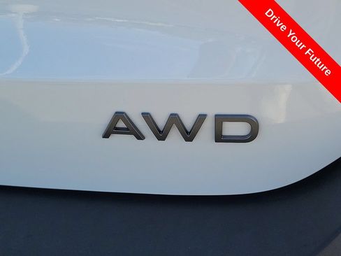 Used 2025 Nissan Kicks S AWD/4WD image 28