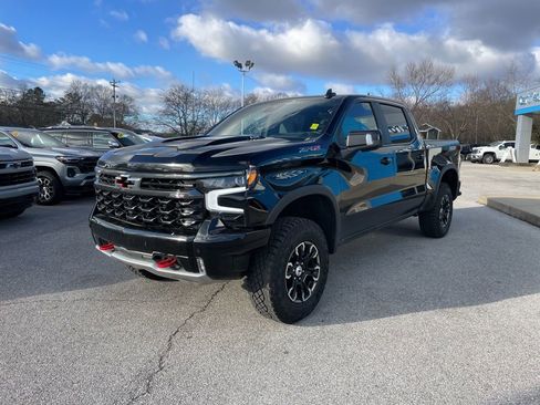 Used 2025 Chevrolet Silverado 1500 ZR2 w/ Technology Package image 4