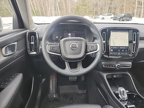 Certified 2023 Volvo XC40 B5 Plus w/ Driver Assist Package AWD/4WD image 31
