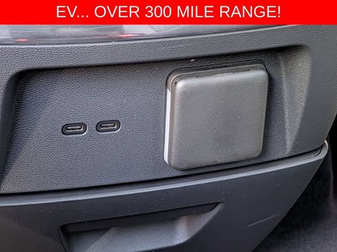 Used 2026 Cadillac Vistiq Sport w/ LPO, Floor Liner Package AWD/4WD image 32