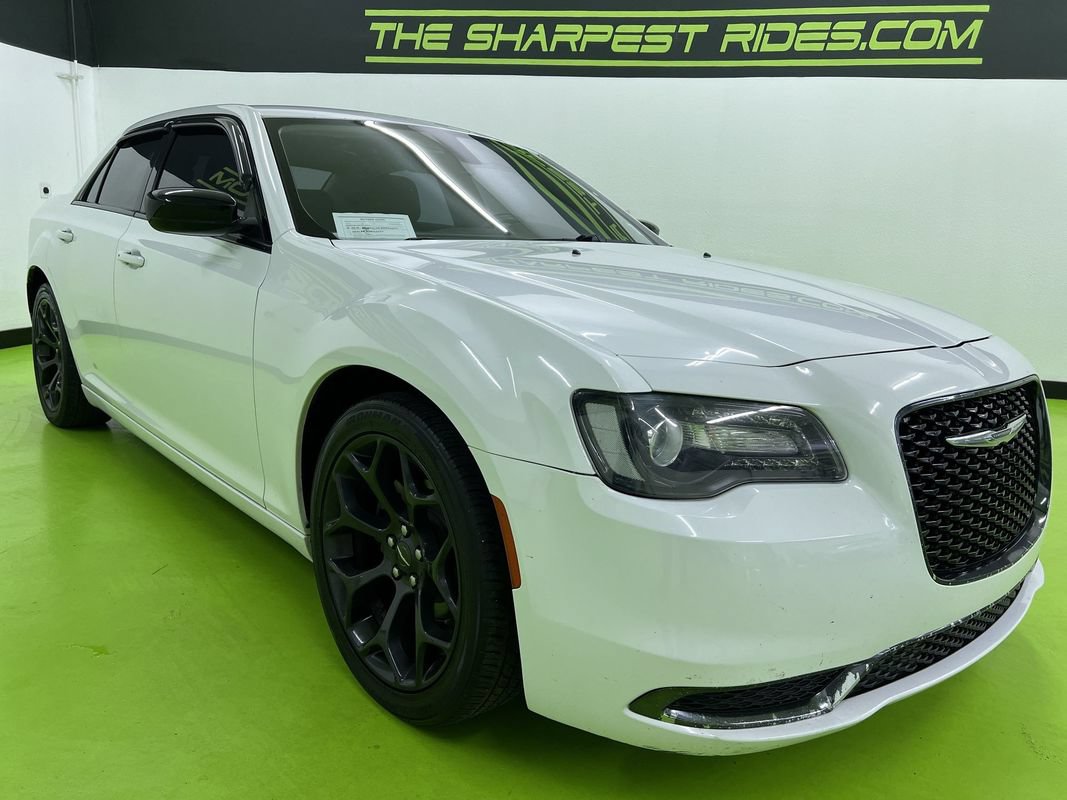 Used 2019 Chrysler 300 Touring w/ Sport Appearance Package RWD image 2
