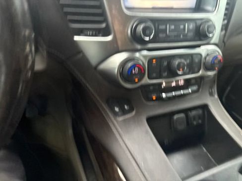 Used 2019 Chevrolet Suburban LT RWD image 12