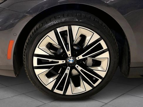 Certified 2025 BMW 530i image 11