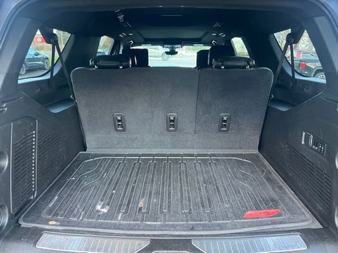 Used 2021 GMC Yukon XL Denali w/ Denali Premium Package image 10