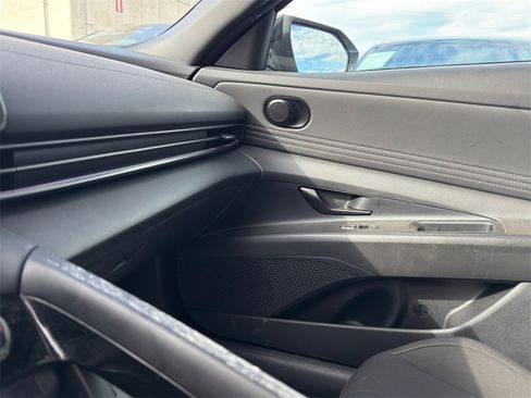 Used 2025 Hyundai Elantra SEL image 22