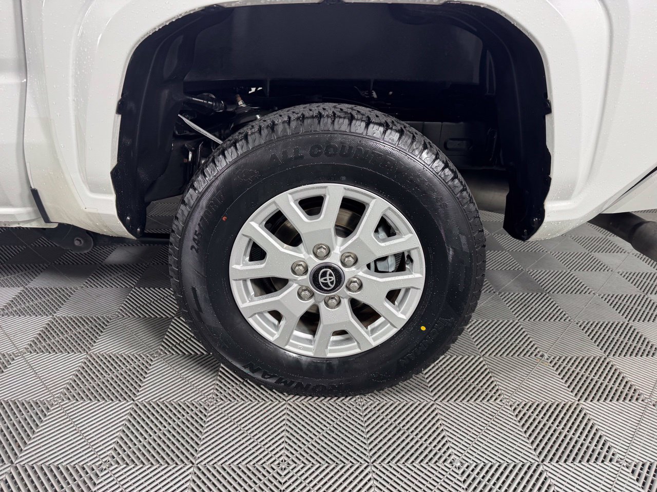 Used 2024 Toyota Tacoma SR5 AWD/4WD image 33