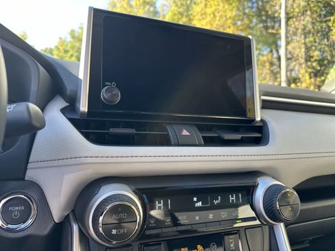 Certified 2025 Toyota RAV4 XLE image 21