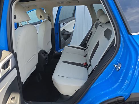 New 2026 Volkswagen Taos SE FWD image 17