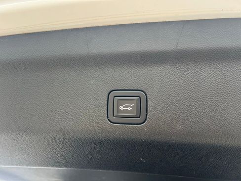 Used 2023 Chevrolet Suburban Premier RWD image 14