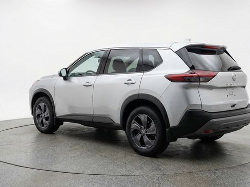 Used 2025 Nissan Rogue SV FWD image 6