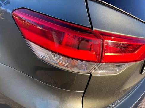 Used 2019 Toyota Highlander XLE image 31