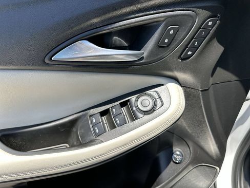 Used 2021 Buick Encore GX Essence FWD image 23