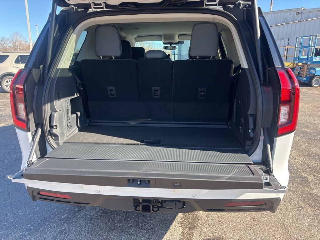New 2026 Ford Expedition Active RWD image 14