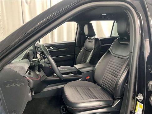 Used 2025 Ford Explorer ST-Line w/ ST-Line Street Pack AWD/4WD image 10