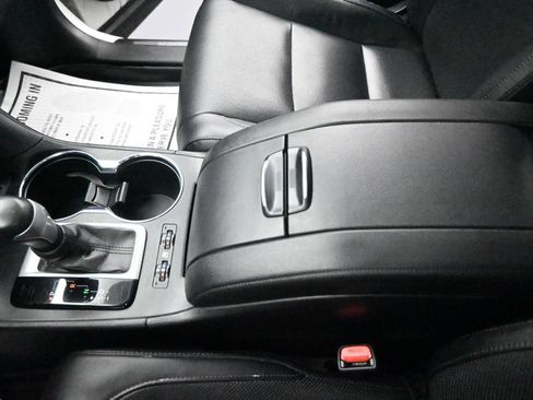 Used 2019 Toyota Highlander Limited AWD/4WD image 16