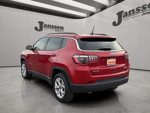 Used 2025 Jeep Compass Latitude image 2