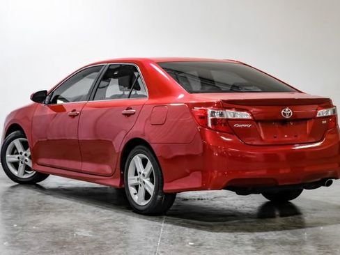 Used 2012 Toyota Camry SE FWD image 12
