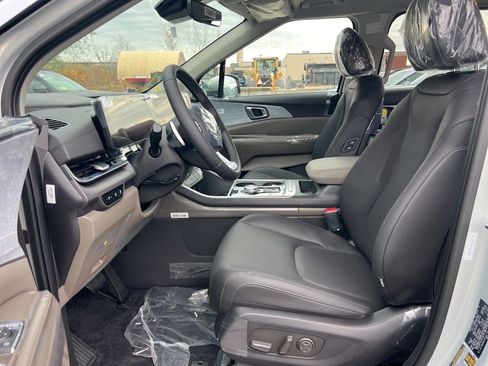 New 2026 Kia Carnival EX image 8