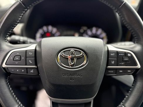 Certified 2025 Toyota Highlander LE image 35