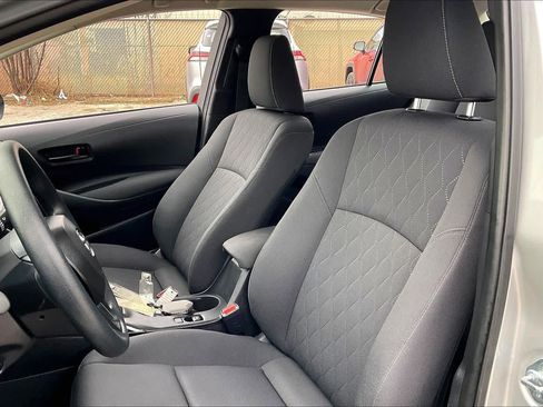 Used 2025 Toyota Corolla LE image 8