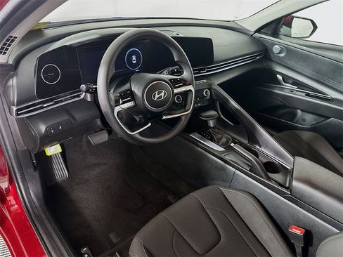 Used 2024 Hyundai Elantra SEL image 29