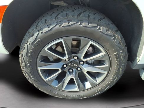 Used 2022 Chevrolet Tahoe Z71 w/ Z71 Off-Road Package AWD/4WD image 9