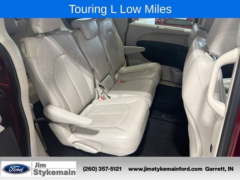 Used 2017 Chrysler Pacifica Touring-L w/ Tire & Wheel Group FWD image 42