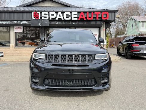 Used 2018 Jeep Grand Cherokee SRT image 2