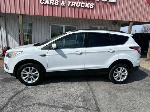 Used 2018 Ford Escape SE image 11