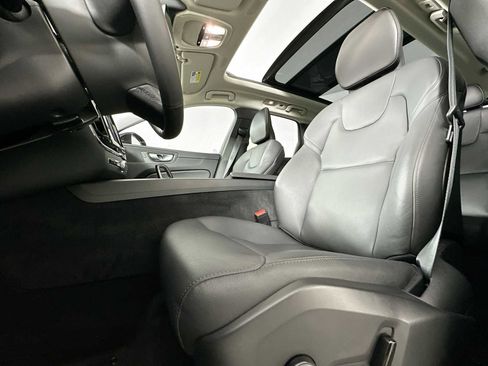 Used 2025 Volvo XC60 T8 Plus image 19