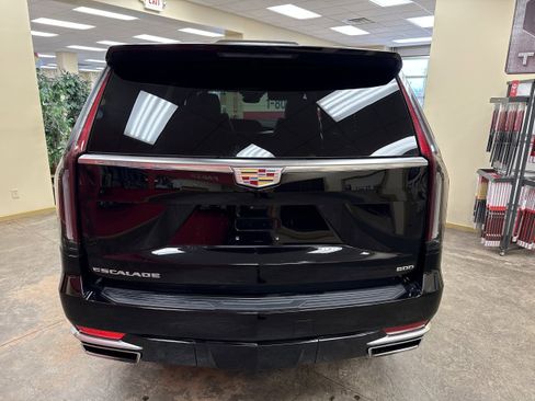 Used 2024 Cadillac Escalade Premium Luxury image 11