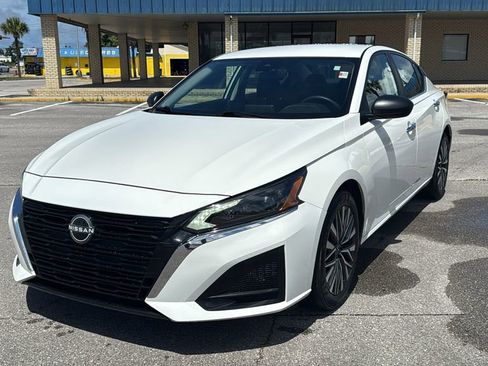 Used 2025 Nissan Altima 2.5 SV FWD image 1
