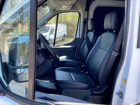 New 2026 Ford Transit 250 148 Medium Roof RWD image 9