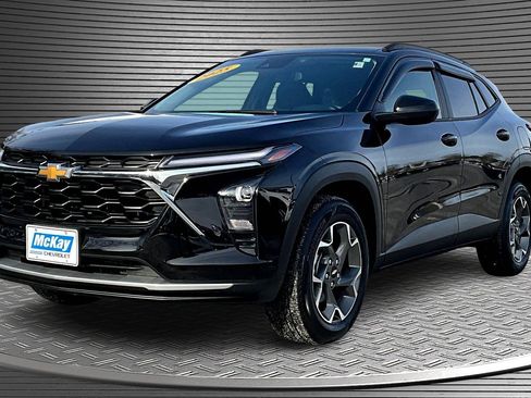 Used 2025 Chevrolet Trax LT w/ Driver Confidence Package image 3