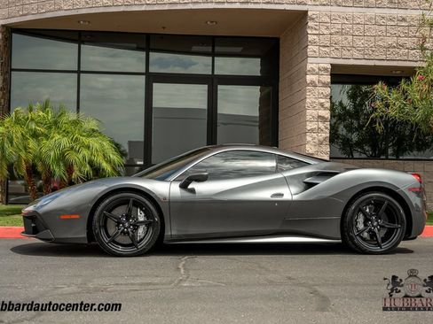 Used 2017 Ferrari 488 GTB RWD image 4