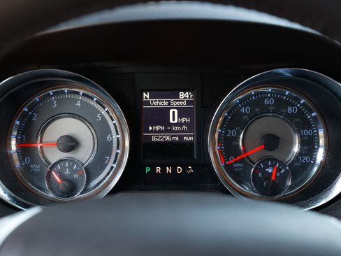 Used 2016 Chrysler Town & Country Touring image 32