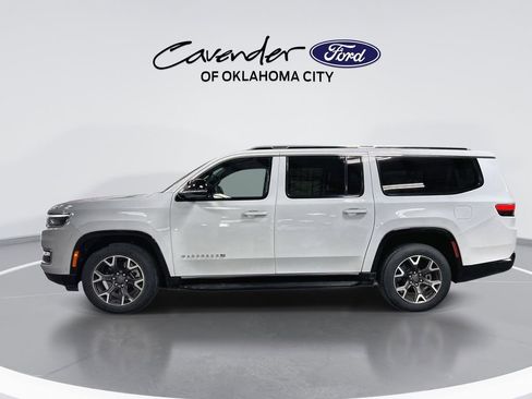 Used 2024 Jeep Wagoneer L Series III w/ Flexible Seating Group image 5