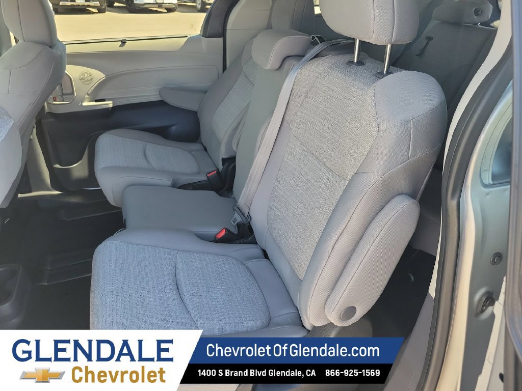 Used 2023 Toyota Sienna LE FWD image 13