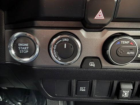 Used 2022 Toyota Tacoma TRD Sport image 24