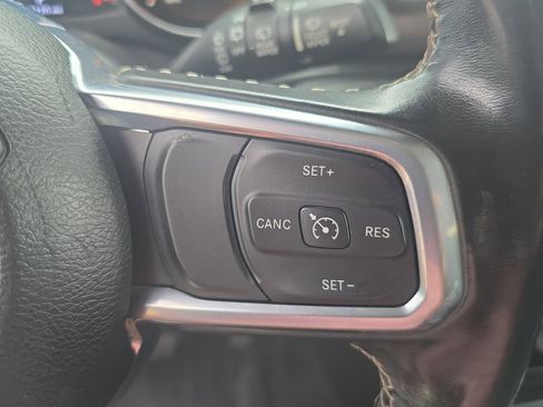 Used 2020 Jeep Wrangler Unlimited Sahara AWD/4WD image 27