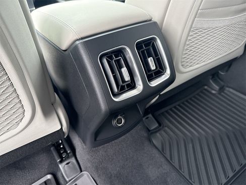 New 2025 Kia Sorento S image 28