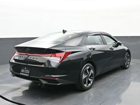 Used 2023 Hyundai Elantra SEL w/ Convenience Package image 3