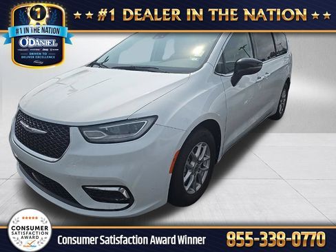 Used 2024 Chrysler Pacifica Touring-L FWD image 1