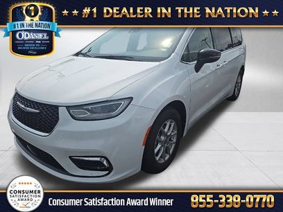 Used 2024 Chrysler Pacifica Touring-L