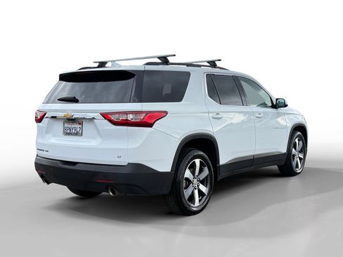 Used 2020 Chevrolet Traverse LT w/ LT Premium Package image 5