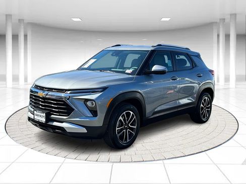 Used 2025 Chevrolet TrailBlazer LT FWD image 1