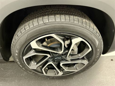 Used 2024 Chevrolet Trax RS w/ Sunroof Package image 8